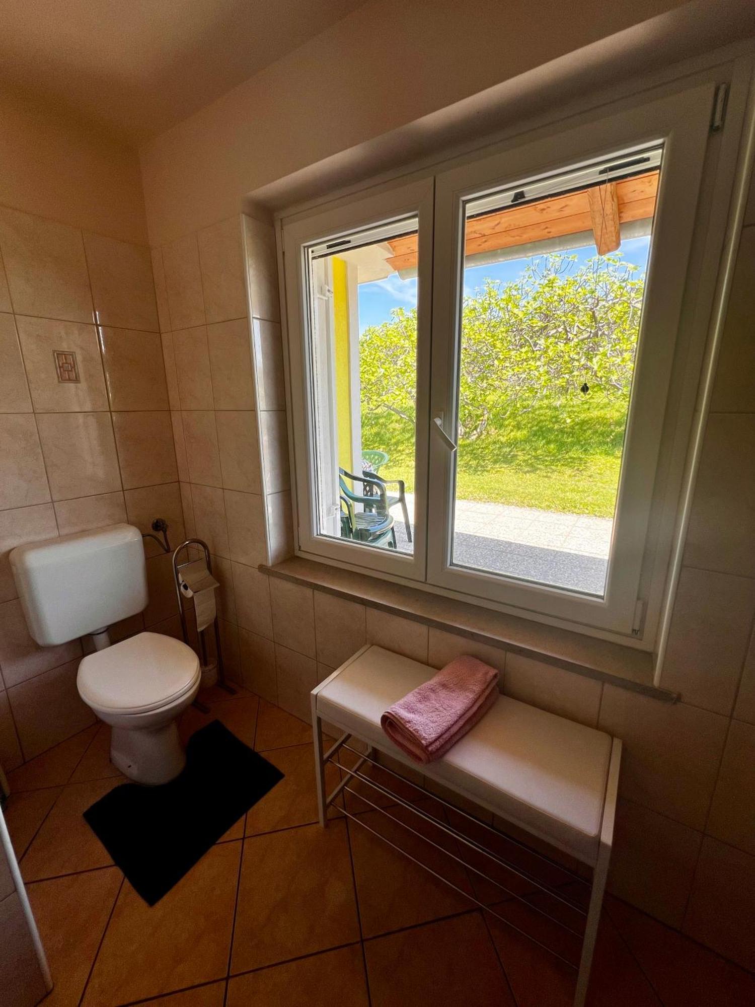 Na Kmetiji S Konji - Pogelsek Appartement Ankaran Buitenkant foto
